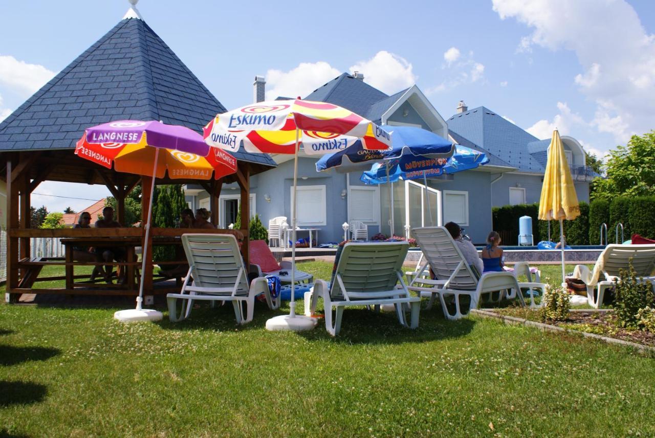 Kek Vendeghaz Family Resort Gyenesdiás Eksteriør billede