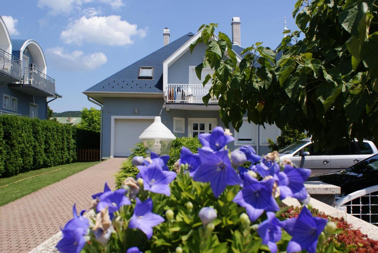 Kek Vendeghaz Family Resort Gyenesdiás Eksteriør billede