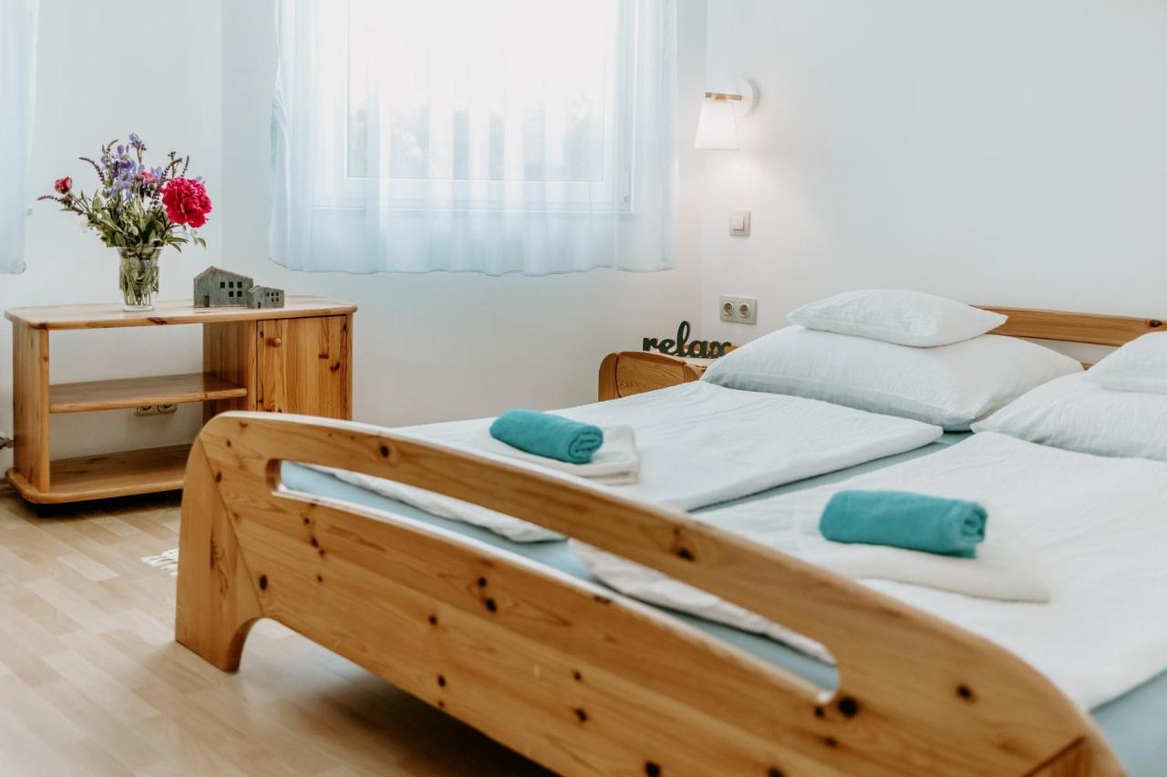 Kek Vendeghaz Family Resort Gyenesdiás Eksteriør billede