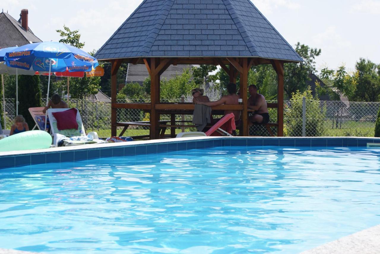 Kek Vendeghaz Family Resort Gyenesdiás Eksteriør billede