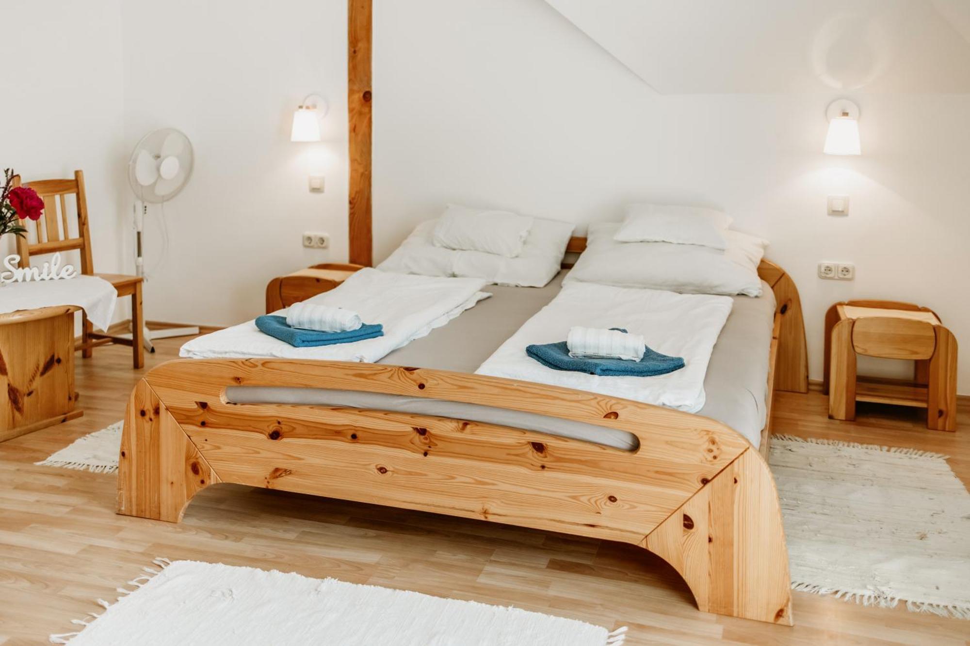 Kek Vendeghaz Family Resort Gyenesdiás Eksteriør billede