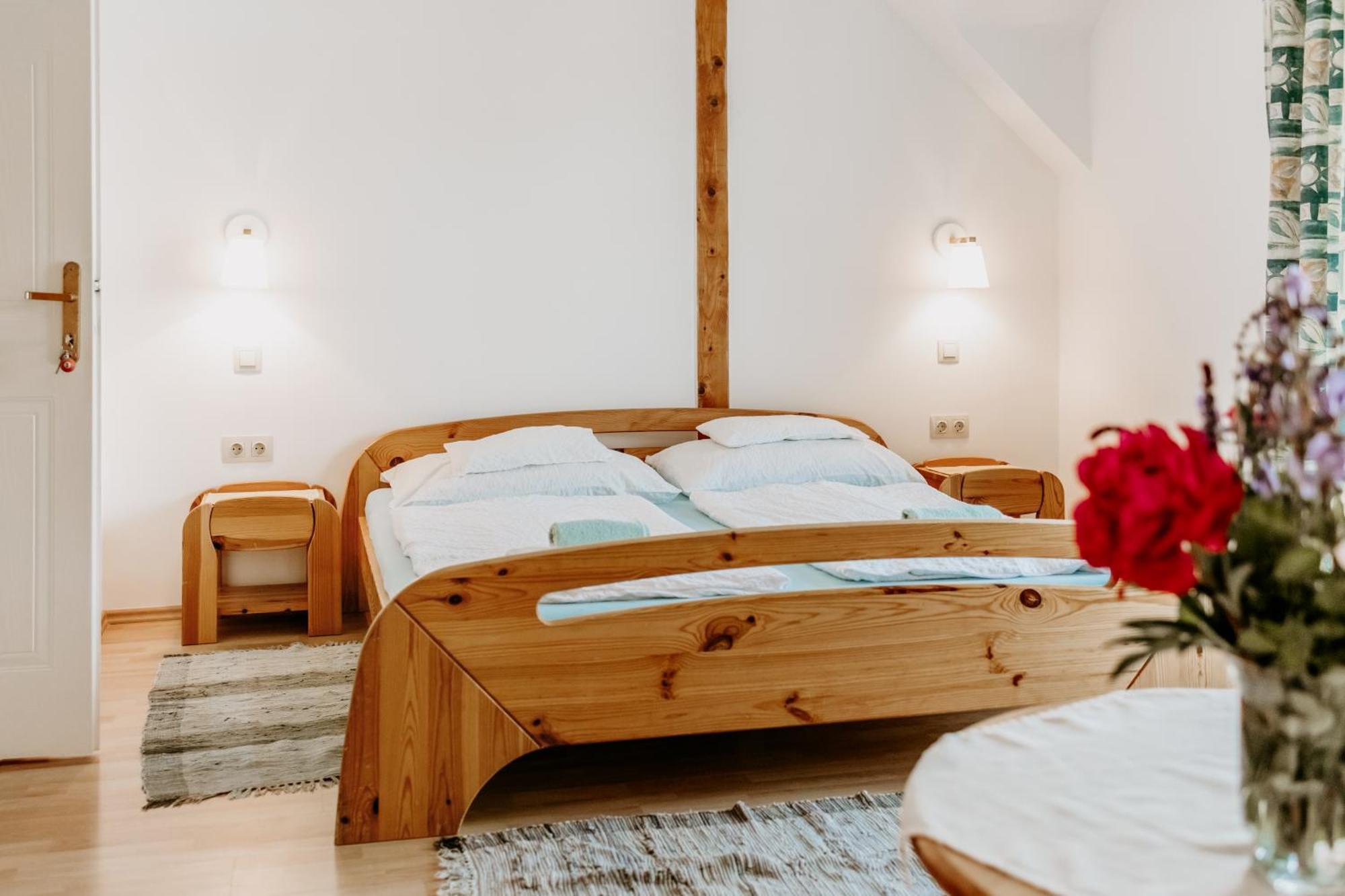 Kek Vendeghaz Family Resort Gyenesdiás Eksteriør billede
